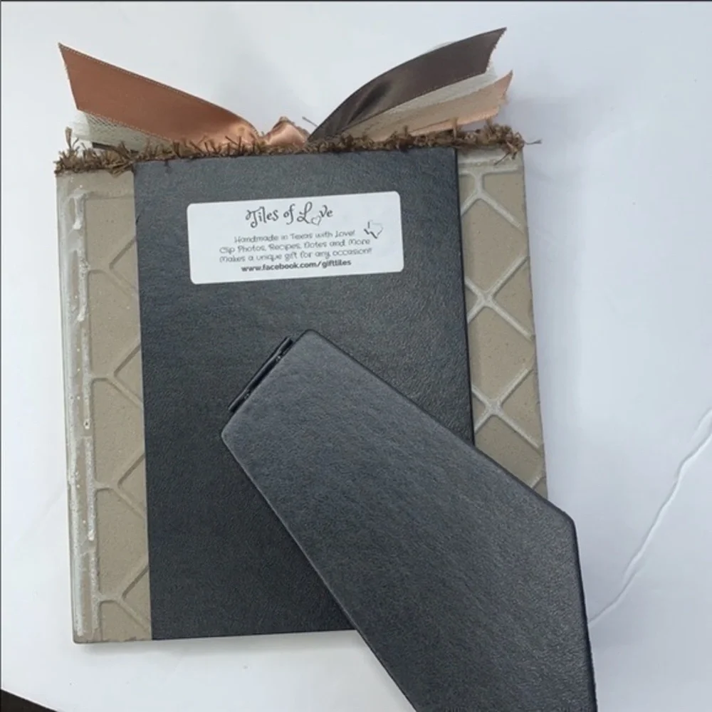 Tile photo holder
